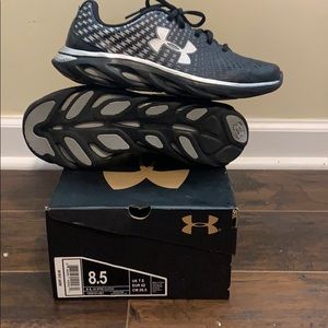 Under Armour Spine Clutch